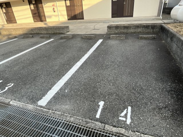 Uグレース飾磨の駐車場