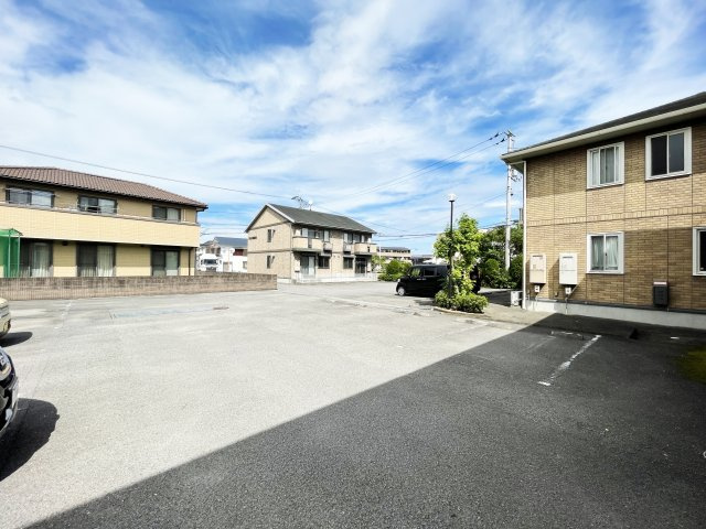 アクシス南島田 C棟の駐車場