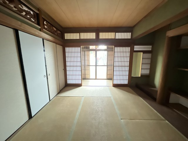 飾東町庄河口貸家の寝室