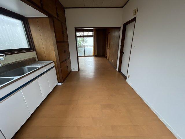 飾東町庄河口貸家の居間・リビング