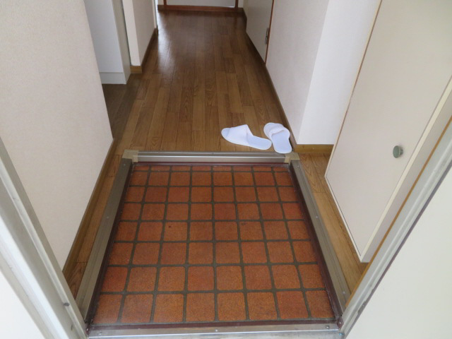 塚本ハイツの玄関