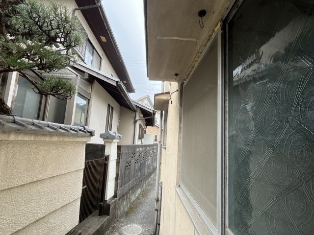 辻井六丁目二戸一貸家（西側）のバルコニー