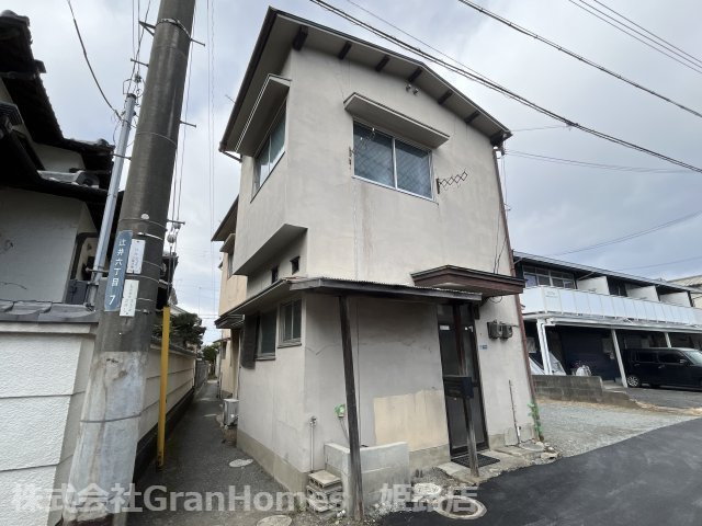 辻井六丁目二戸一貸家（西側）