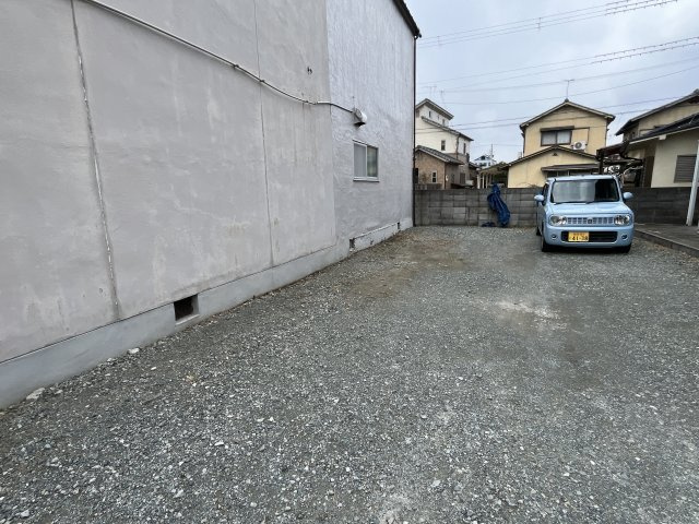 辻井六丁目二戸一貸家（西側）の駐車場