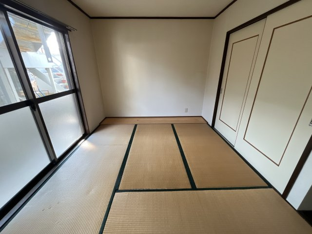 東口アパートの寝室