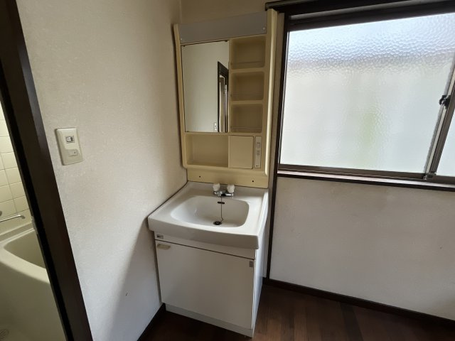 東口アパートの洗面所