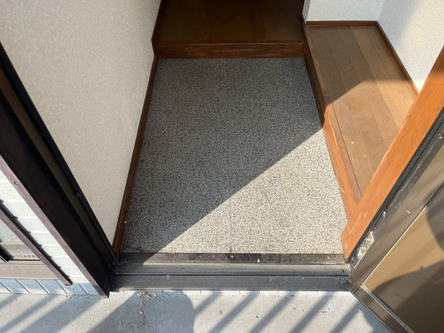 東口アパートの玄関