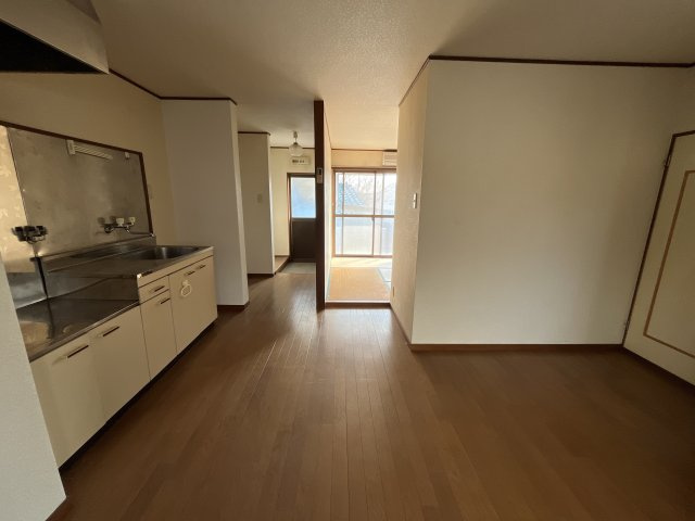 東口アパートの居間・リビング