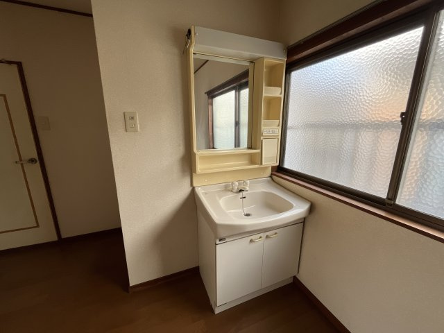 東口アパートの洗面所