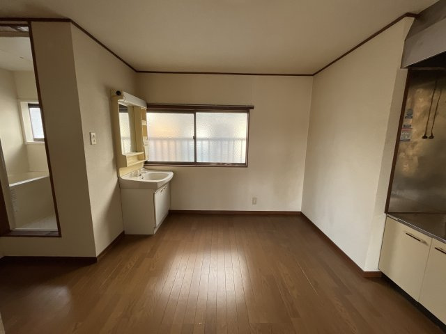 東口アパートの居間・リビング