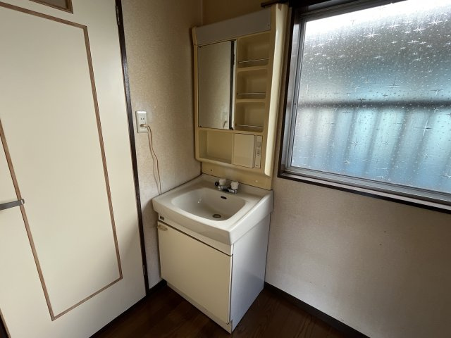 東口アパートの洗面所