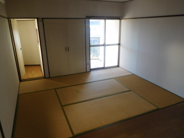 東口ハイツの寝室