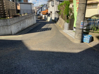 【前面道路含む現地写真】 | 千葉市緑区土気町　南西角地　中古一戸建　外房線土気駅　千葉市緑区土気町　角地の為、安全に駐車できます。