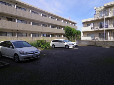 敷地内駐車場（有料・要空き確認）