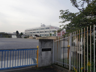 川崎市立新作小学校　950ｍ