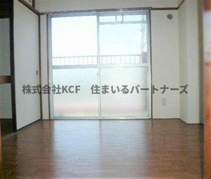 エステートモアⅡの居間・リビング|こちらの居間で趣味の時間をお楽しみください