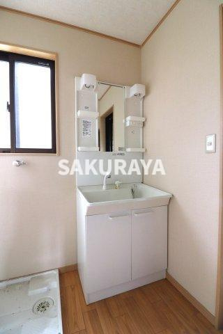 助戸新山町貸家IFの独立洗面台