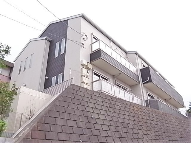 アベルトの外観|安心のオートロック♪高台に立地しております！