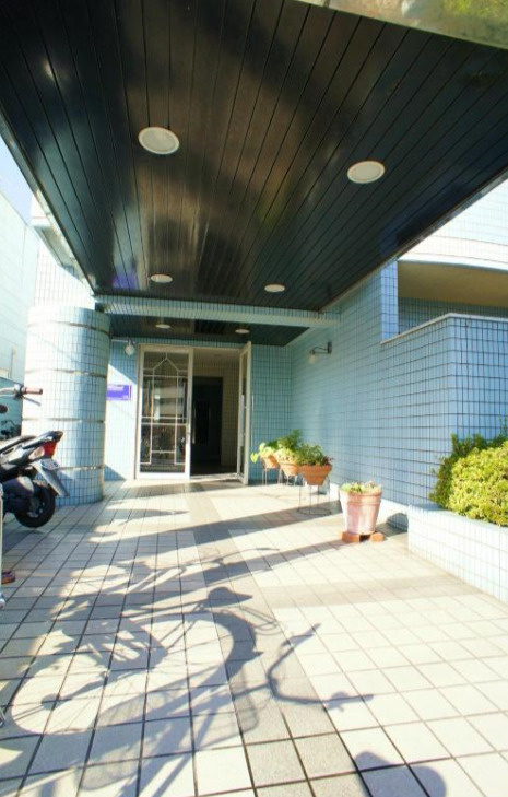 久留米市野中町の賃貸マンションのエントランス|落ち着いたエントランスです