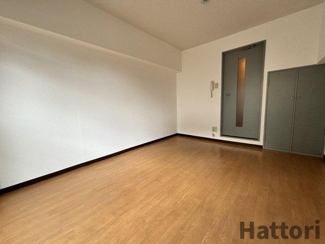 プチハイツ服部の居間・リビング