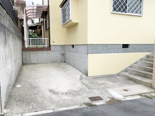 神戸市西区上新地２丁目　中古戸建の駐車場