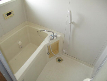 山一ハイツの浴室