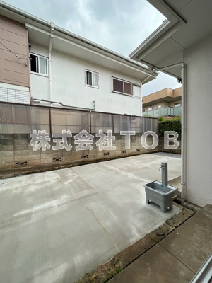 【バルコニー】 | 北烏山７丁目貸家 | 1階テラス