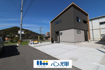 【前面道路含む現地写真】 | アーキデイズ防府市鞠生町（２号地） | 整備された道路に面する現地は、コミュニティー以外の方々の出入りも少なく、お車の出し入れも楽々です。
