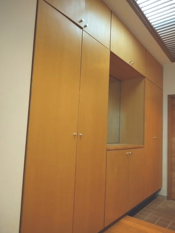 津山市北町 3SLDKの玄関|広いシューズボックス