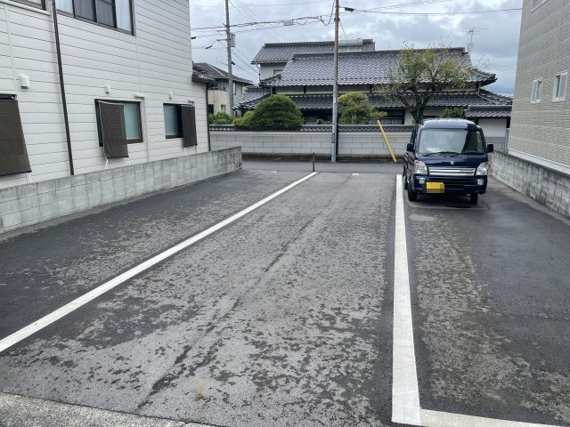 津山市北町 3SLDKの駐車場|1区画（縦列で2台可）