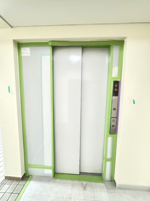 【その他共用部分】 | 藤が丘パークハウスB棟 | お買い物時やベビーカーの出し入れに便利なエレベーター付です。