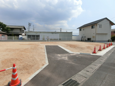 【外観】 | 土地　船穂町船穂　全3区画 | 団地内通路部分。2号地の所有で1号地・3号地の通行地役権が設定されます。