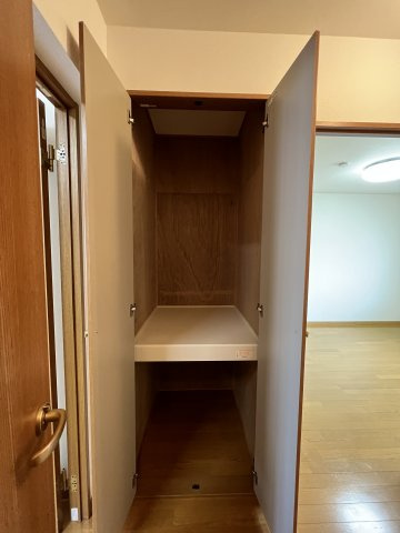 T.K Mansionの収納|便利な廊下収納です。