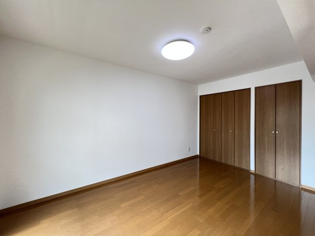 T.K Mansionの居間・リビング|南洋室7.5帖