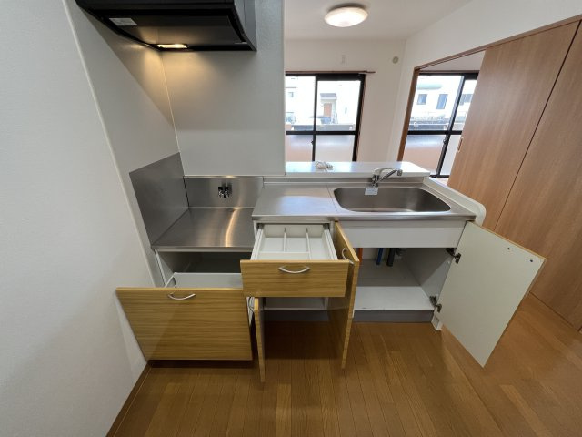 T.K Mansionの内装|キッチン収納
