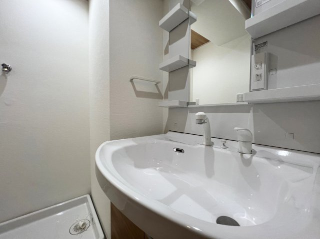 シーアイハイツ南千里B棟の独立洗面台|独立洗面台です
