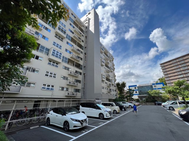 シーアイハイツ南千里B棟の駐車場|敷地内駐車場