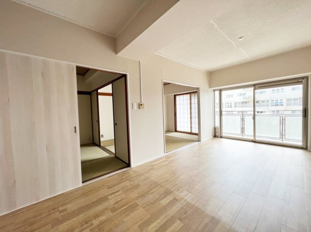 シーアイハイツ南千里B棟の居間・リビング|ゆったり過ごせる居間です