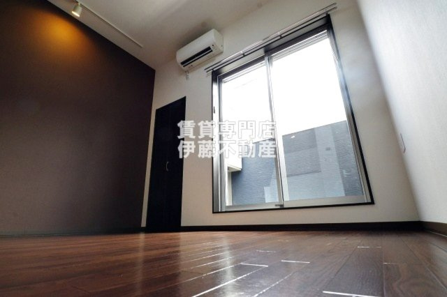 Creo Baker庄内通の洋室