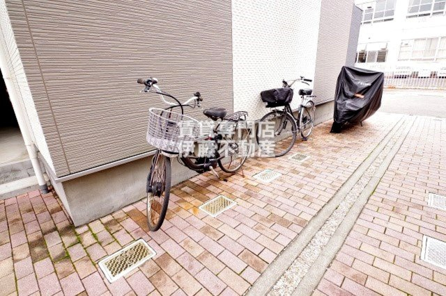 Creo Baker庄内通の駐車場