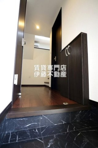 Creo Baker庄内通の玄関