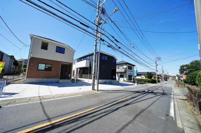 【横浜市瀬谷区竹村町15-1全４棟新築戸建て２号棟】★仲介手数料無料★（上瀬谷小学校・瀬谷中学校）の前面道路含む現地写真