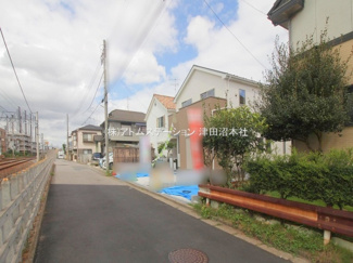 【前面道路含む現地写真】