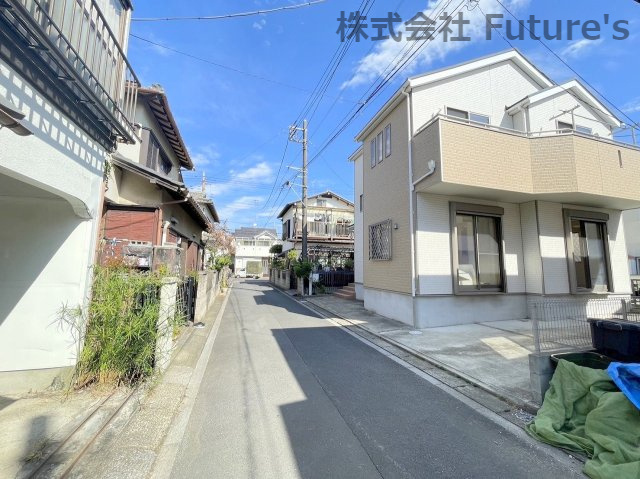 三郷市戸ケ崎3丁目　中古戸建の前面道路含む現地写真|前面道路含む現地写真です。