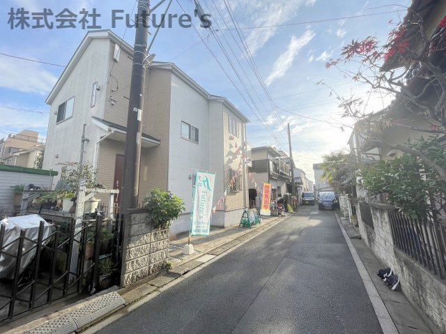 三郷市戸ケ崎3丁目　中古戸建の前面道路含む現地写真|前面道路含む現地写真です。