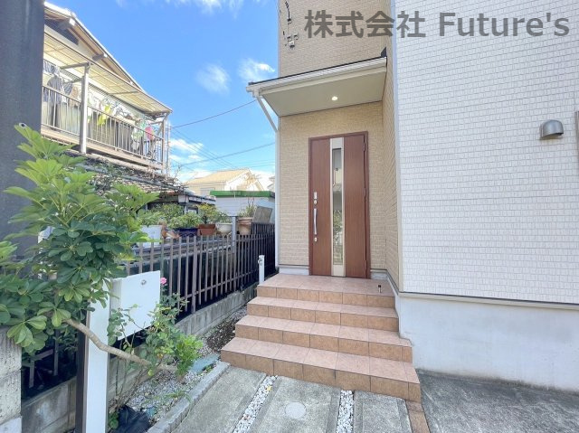 三郷市戸ケ崎3丁目　中古戸建のエントランス|建物エントランス