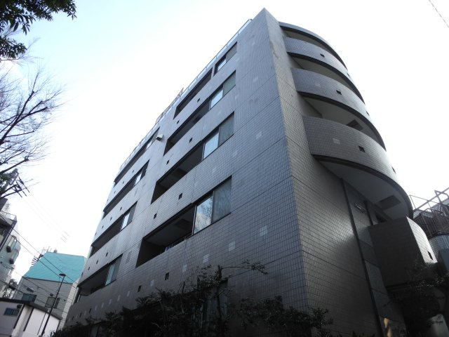 エバーグリーンパレス新宿の外観