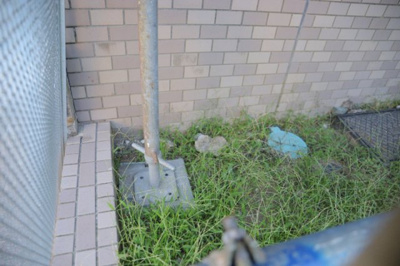 【中庭】 | ライオンズマンション京王南大沢 | 中庭（パティオ）とは、一つの建築物の内部に設けられた、壁などで囲われている庭のことを指します。コの字型、ロの字型が主流ですが、L字型の中庭もあります。最近では、インテリア性の高さからも人気があります。