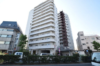 【外観】 | 即日のご見学も可能です！お気軽にお問い合わせください！
手入れの行き届いた外壁やエントランスなど、「見ればわかる」レベルで清潔感を保ったマンションです。築年数を感じさせない姿で皆様をお出迎えします。