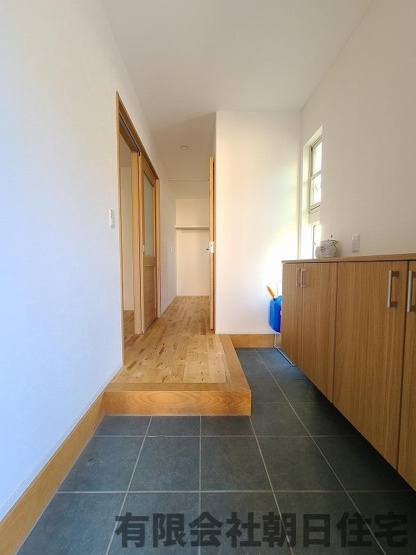 【玄関】 | 八雲町東岩坂中古戸建 | 落ち着いた玄関です